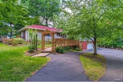 37 Grandview Pl, North Caldwell, NJ 07006 - Photo 3