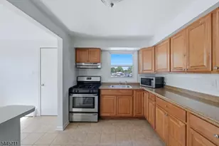 10 N Washington Ave, Woodbridge Township, NJ 07067 - Photo 17
