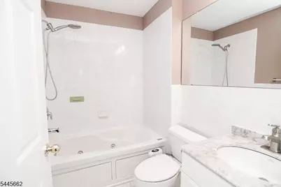 49 Stuyvesant Ave #16, Lyndhurst Township, NJ 07071 - Photo 17