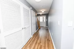 49 Stuyvesant Ave, Lyndhurst Township, NJ 07071 - Photo 23