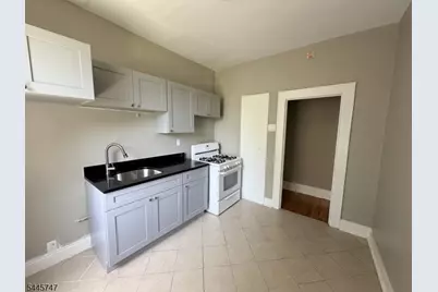 16 Irving St Apt #B6, Newark, NJ 07112 - Photo 5