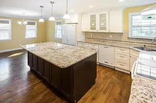 16 Chester Pl, Chester, NJ 07930 - Photo 5