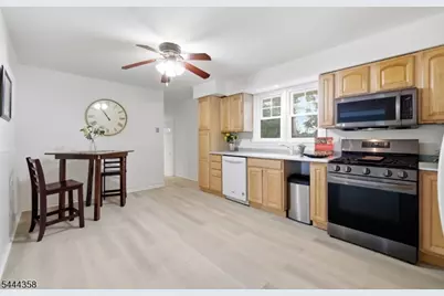 264 Vanderveer Rd, Bridgewater, NJ 08807 - Photo 5