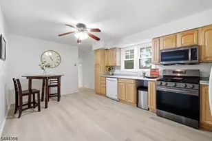 264 Vanderveer Rd, Bridgewater, NJ 08807 - Photo 5