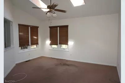 10 Hemlock Ct, Raritan Township, NJ 08822 - Photo 3