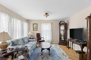 44 Lancelot Dr, Berkeley Heights Township, NJ 07922 - Photo 5