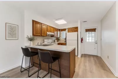 7 Westchester Ter, Clinton Township, NJ 08801 - Photo 3