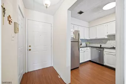 28 Iron Forge Sq #28, Pompton Lakes, NJ 07442 - Photo 5