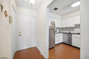 28 Iron Forge Square, Pompton Lakes, NJ 07442 - Photo 5