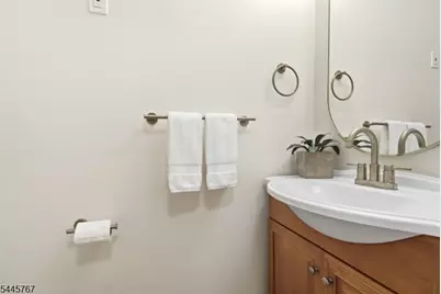 93 Gate House Ln, Edison Twp., NJ 08820 - Photo 25