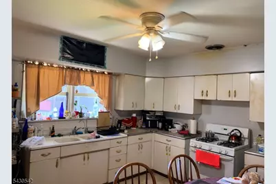 52 Lakeview Ave, Paterson, NJ 07503 - Photo 3