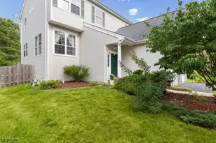4 Bonner Ct, Hopewell Township, NJ 08534 - Photo 3
