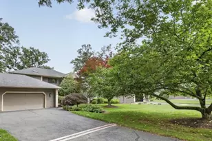 39 Hunters Cir, Tewksbury Township, NJ 08833 - Photo 3
