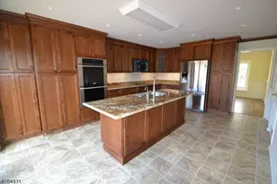 39 Hunters Cir, Tewksbury Township, NJ 08833 - Photo 7