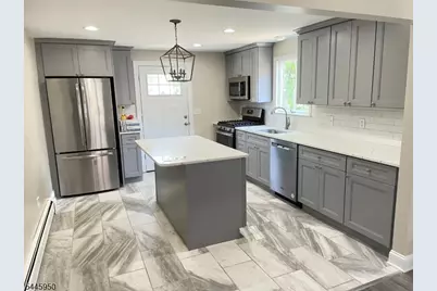 35 Phoenix Ave, Morristown, NJ 07960 - Photo 3