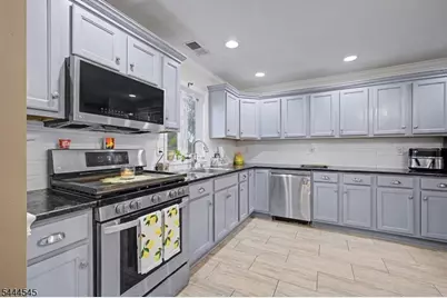 453 Huntington Rd, Union Township, NJ 07083 - Photo 7