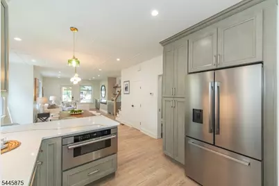 181 Valley Rd, Montclair, NJ 07042 - Photo 17