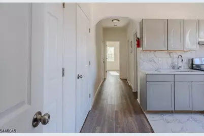 86-88 Abinger Pl #2R, Newark, NJ 07106 - Photo 3