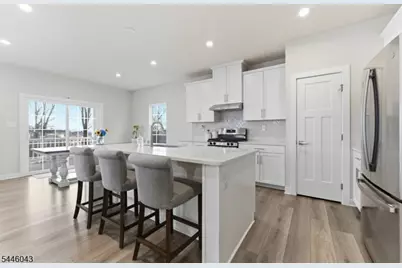 22 Oakwood Blvd, Union Township, NJ 08827 - Photo 5