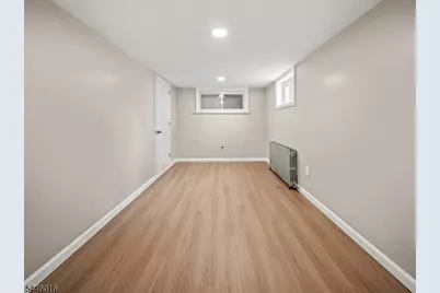 27 Kenter Pl, Clifton, NJ 07012 - Photo 17
