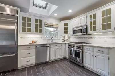 11 Windsor Pl, Montclair, NJ 07043 - Photo 13