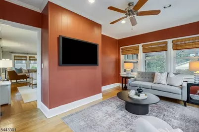 11 Windsor Pl, Montclair, NJ 07043 - Photo 9