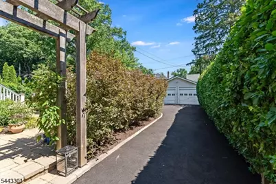 11 Windsor Pl, Montclair, NJ 07043 - Photo 37