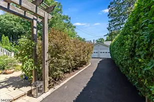 11 Windsor Pl, Montclair, NJ 07043 - Photo 37