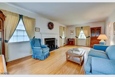328 Plymouth Rd, Union Township, NJ 07083 - Photo 5