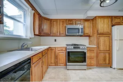 328 Plymouth Rd, Union Township, NJ 07083 - Photo 15