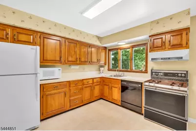 28 Southard Pl, Bernards Township, NJ 07920 - Photo 3