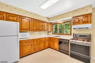 28 Southard Pl, Bernards Township, NJ 07920 - Photo 3