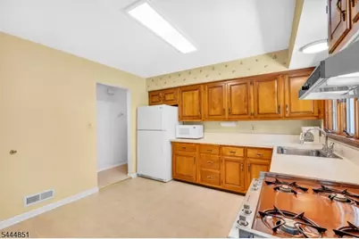 28 Southard Pl, Bernards Township, NJ 07920 - Photo 3