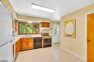 28 Southard Pl, Bernards Township, NJ 07920 - Photo 5