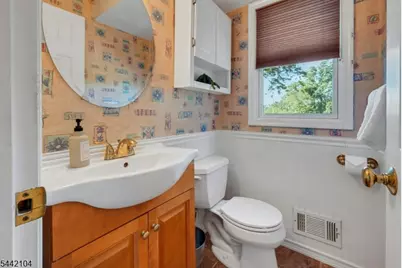 681 Chestnut St, Long Hill Township, NJ 07980 - Photo 15
