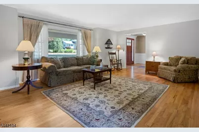 681 Chestnut St, Long Hill Township, NJ 07980 - Photo 5