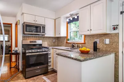 140 Maplewood Ave, Clifton, NJ 07013 - Photo 7