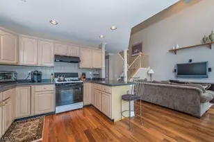 84 Constitution Way Ondo, Bernards Township, NJ 07920 - Photo 9
