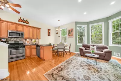 15 Nuthatcher Ct, Wayne, NJ 07470 - Photo 3