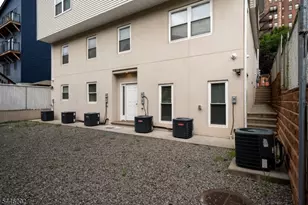 35 Woodside Pl, Newark, NJ 07104 - Photo 27