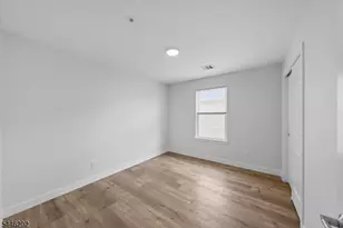 35 Woodside Pl, Newark, NJ 07104 - Photo 11