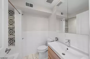 35 Woodside Pl, Newark, NJ 07104 - Photo 9