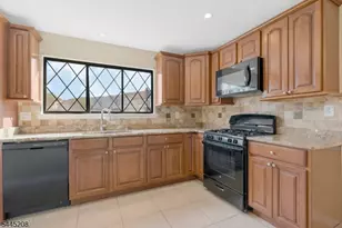 182 Wildflower Ln, Hillsborough Township, NJ 08844 - Photo 11