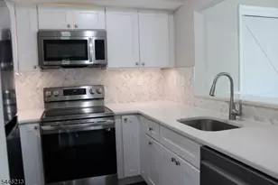 37 Ray Ct Ondo, Bedminster Township, NJ 07921 - Photo 5