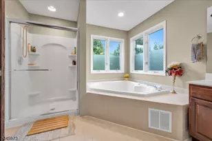 39 Meadowview Dr, Lopatcong Township, NJ 08865 - Photo 27
