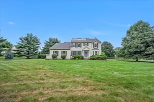 39 Meadowview Dr, Lopatcong Township, NJ 08865 - Photo 1