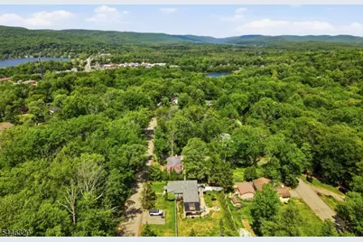 71 Center St, West Milford, NJ 07480 - Photo 5