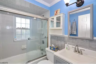 689 Crescent Dr, Bound Brook, NJ 08805 - Photo 5