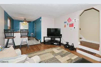 689 Crescent Dr, Bound Brook, NJ 08805 - Photo 15