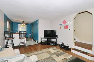 689 Crescent Dr, Bound Brook, NJ 08805 - Photo 15